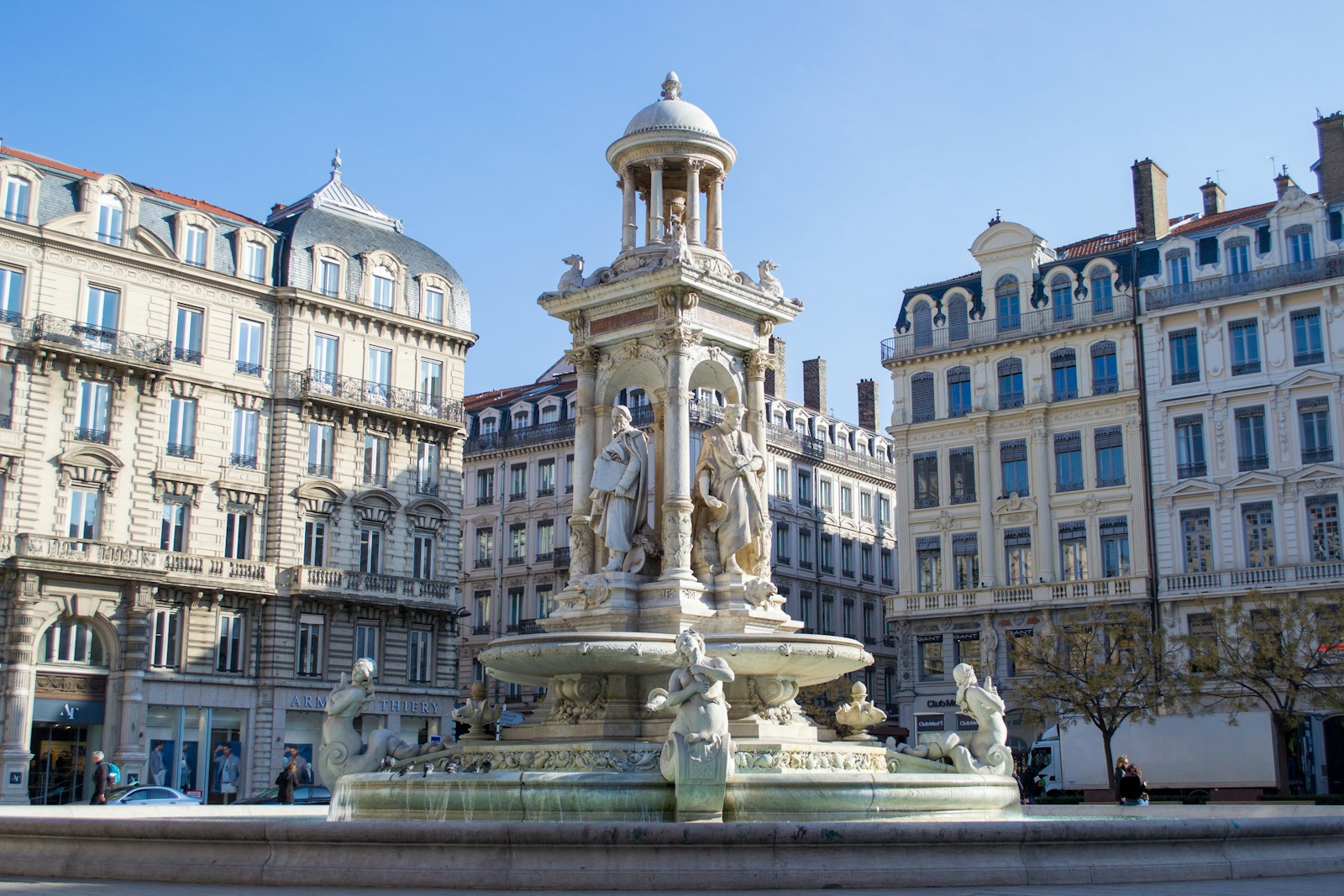 place-des-jacobins-lyon-proagences Vu sur la place des Jacobins à Lyon